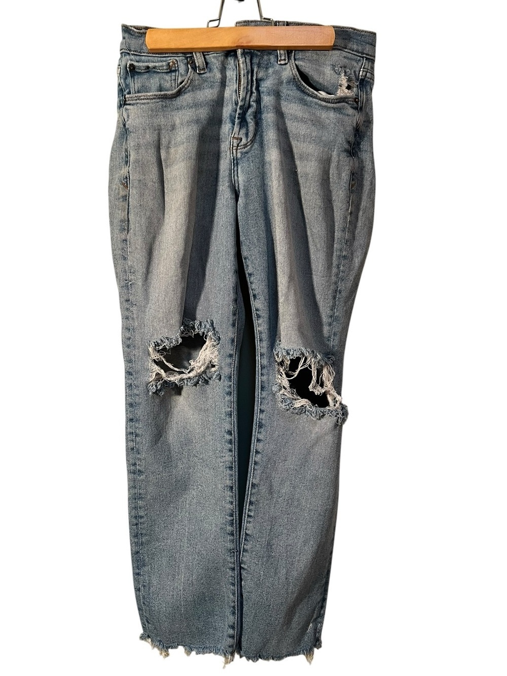 Kensie Women's Size 4/27 The Slim Jean Light Wash Distressed Raw Hem Stretch